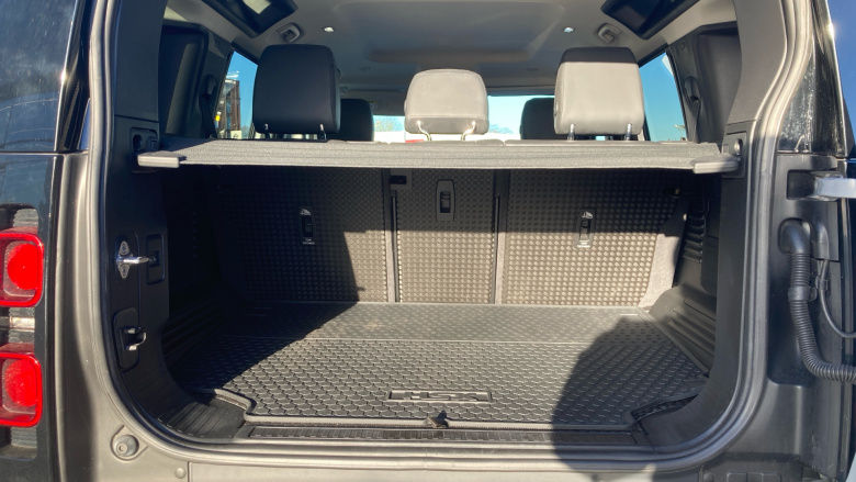 Land Rover Defender 2.0 D240 SE 110 5dr Auto Diesel Estate